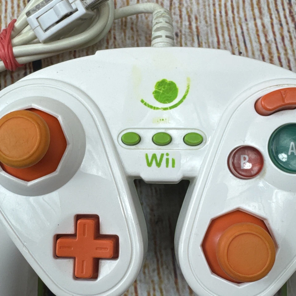Nintendo Wii U Yoshi Wired Fight Pad Controller - Image 4 of 4