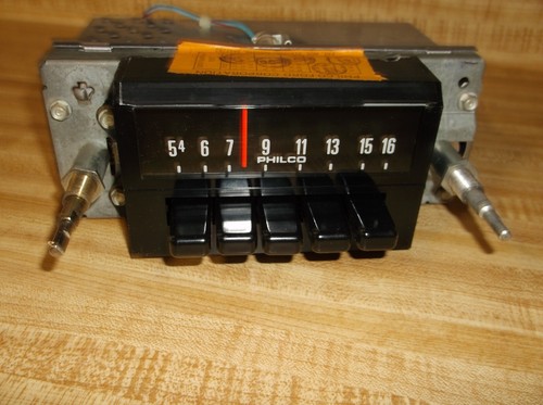 NEW NOS Original 1973 73 Ford Truck AM Pushbutton Radio w/ Knobs & Brackets OEM - Picture 8 of 16