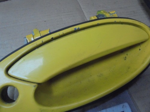 PROTON SATRIA 2003 OFFSIDE DRIVER SIDE FRONT EXTERIOR DOOR HANDLE YELLOW - Picture 5 of 12
