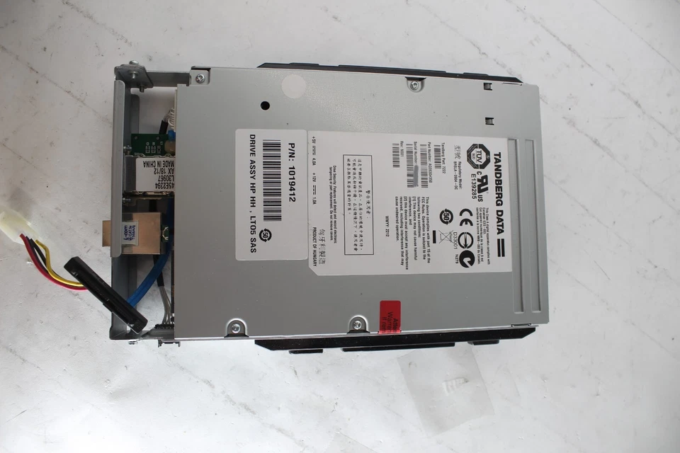 Unidad de cinta de datos Tandberg LTO-5 SAS 7222 AQ283D#350 P/N: 1019412 DC alimentación Foto 2 de 4