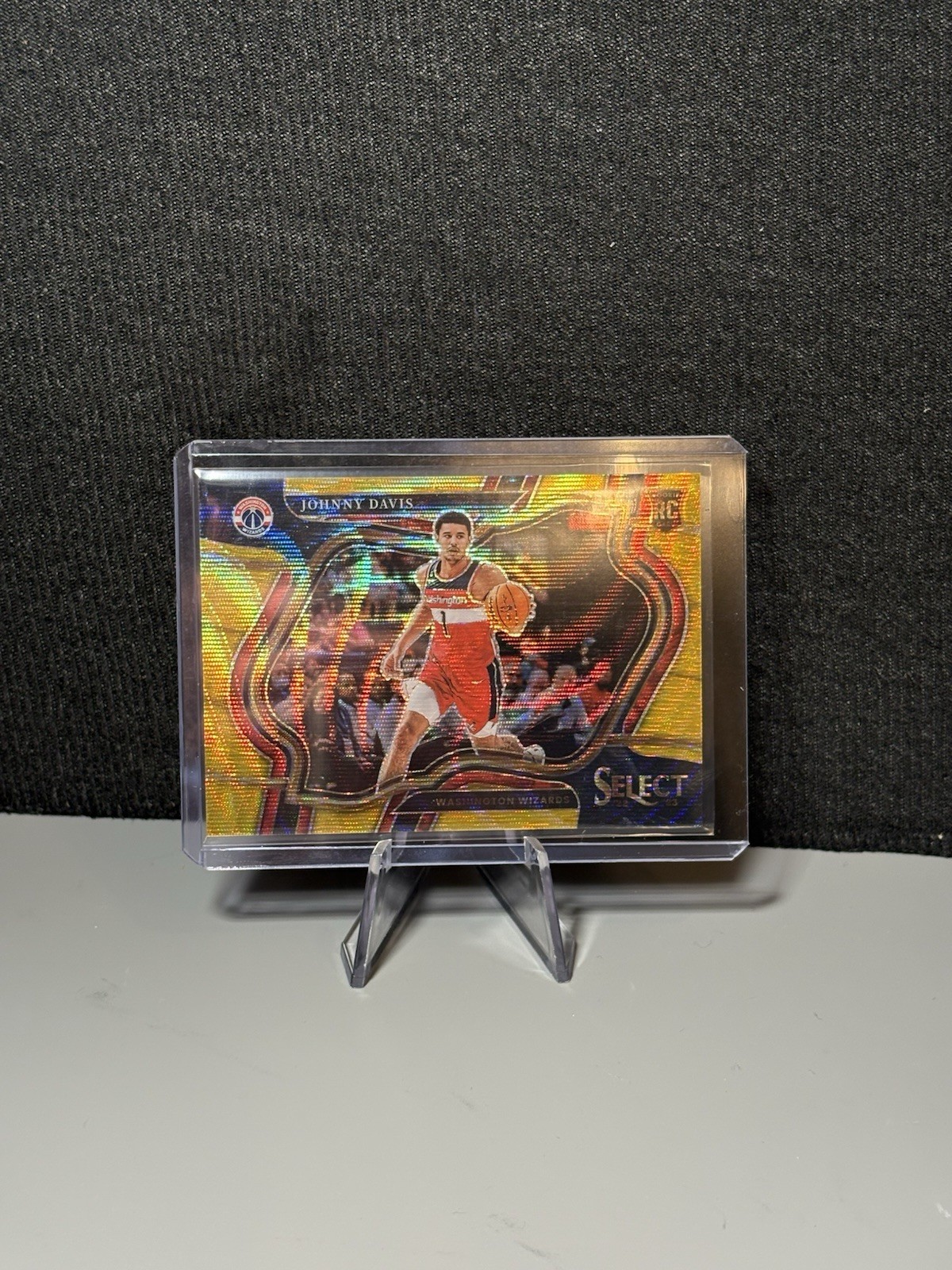 2022-23 Panini Select Courtside Gold Wave Prizm 5/10 Johnny Davis #300 Rookie RC