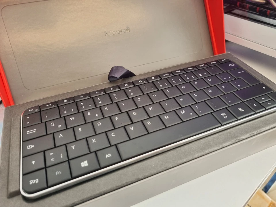 Microsoft Wedge Mobile Keyboard, Schwarz, Bluetooth, so gut wie unbenutzt - Bild 2 von 3