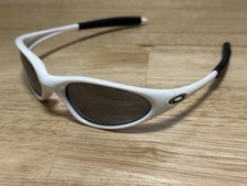 Vintage Oakley Minute 1.0 Pearl White Sunglasses 04-093. AS-IS. Scratched Lenses