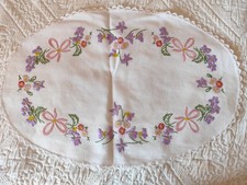 Napperon Ovale Brodé Fleurs