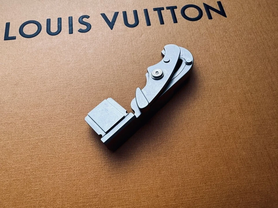 Hobby JAPAN Thumb Rest Lever for M10 Ver. II HJM11SC Silver Chrome 2021 - Image 2 of 4