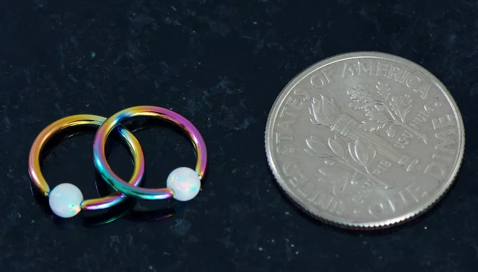 Par de anillos cautivos de ópalo de oro rosa arco iris 16G 5/16" (8 mm) de diámetro con 3 mm Foto 3 de 4