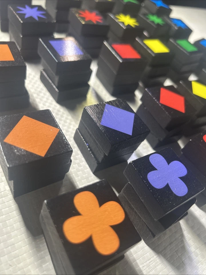 Dos (2) azulejos de repuesto Qwirkle – Elige tu forma y color – pieza de juego MindWare Foto 2 de 2