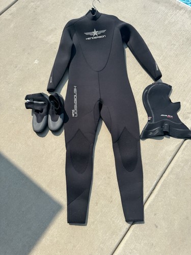 7 mm Henderson Talon Wetsuit With Hoodie And A Size 11 Booties