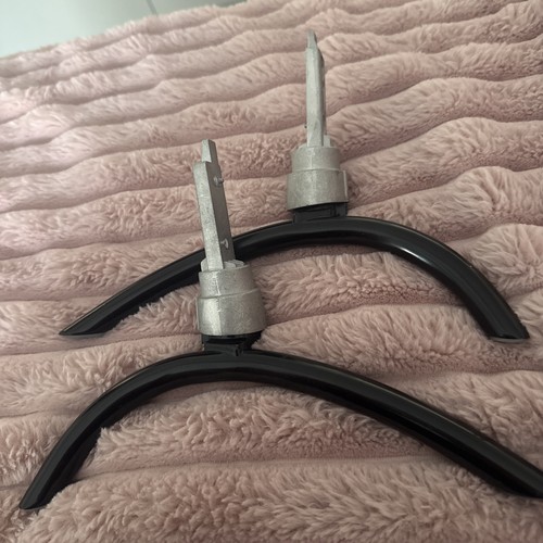 Standfüße für CHIQ TV U58G7N Fernseher mit innere Halterung originale Stand Füße