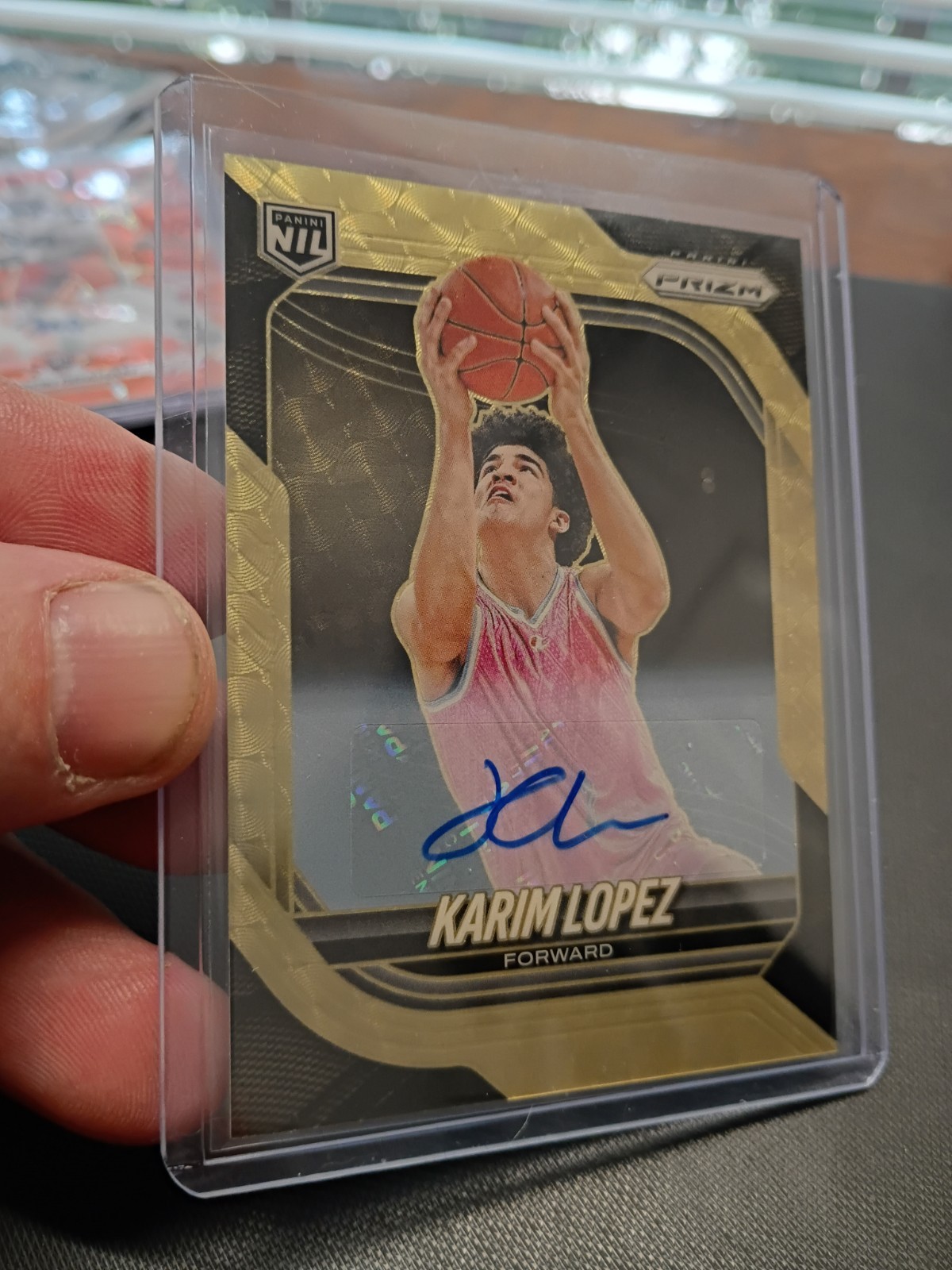 2025-26 Prizm Basketball Auto Karim Lopez Gold Vinyl 5/5 Auto FOTL view 4