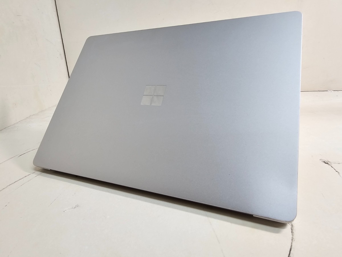 Microsoft Surface Laptop 4 1958 - 2.2 GHz Ryzen 5 8GB 256GB 13.5