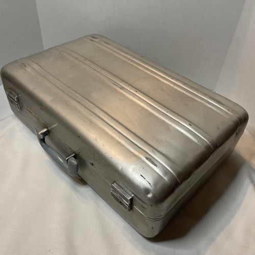 Vintage Aluminum Suitcase 21”x13”x6” Made In Japan - Picture 15 of 15