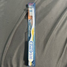 1 New Vtg 2002 ORAL-B Advantage Toothbrushes Soft Bristle Indicator Yellow Color