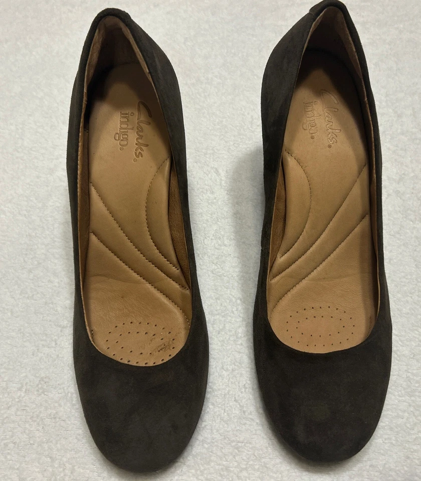 CLARKS Indigo Tacones Altos Talla 9 Marrón Gamuza Bloque Punta Redonda 63134 Parte Inferior de Goma Foto 2 de 4