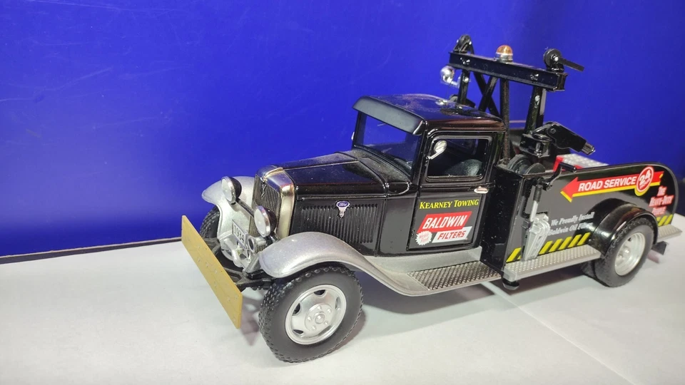 Camión de remolque Crown Premiums 1934 Ford BB-157 - Kearney/Baldwin - LE Collector Bank Foto 2 de 4