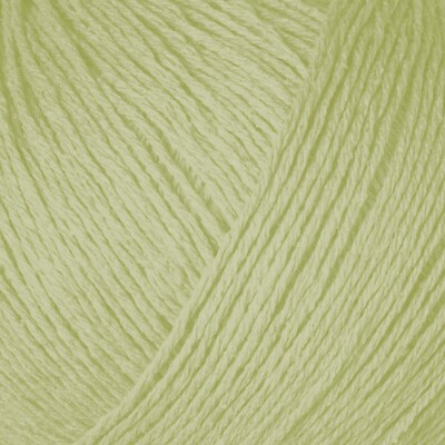 Rosários 4 ::Madragoa #33:: 100% silk yarn Celery Leaf