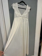 Vintage ROSA PULEO-SZULE M LILY OF FRANCE 70s Ivory Long  Nightgown Lace