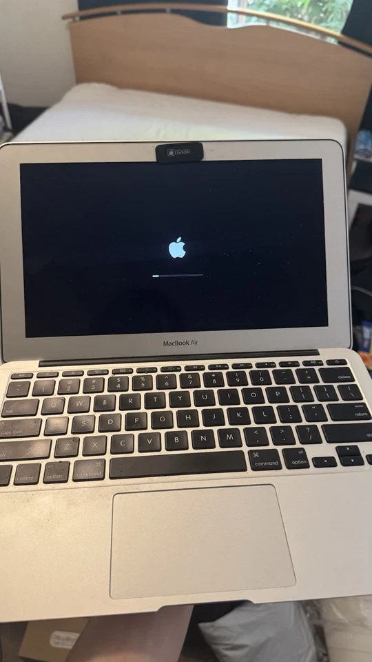 Apple MacBook Air 13-inch Early 2014 128GB, 4GB RAM, WiFi, A1466 I5 Silver - Image 3 of 3