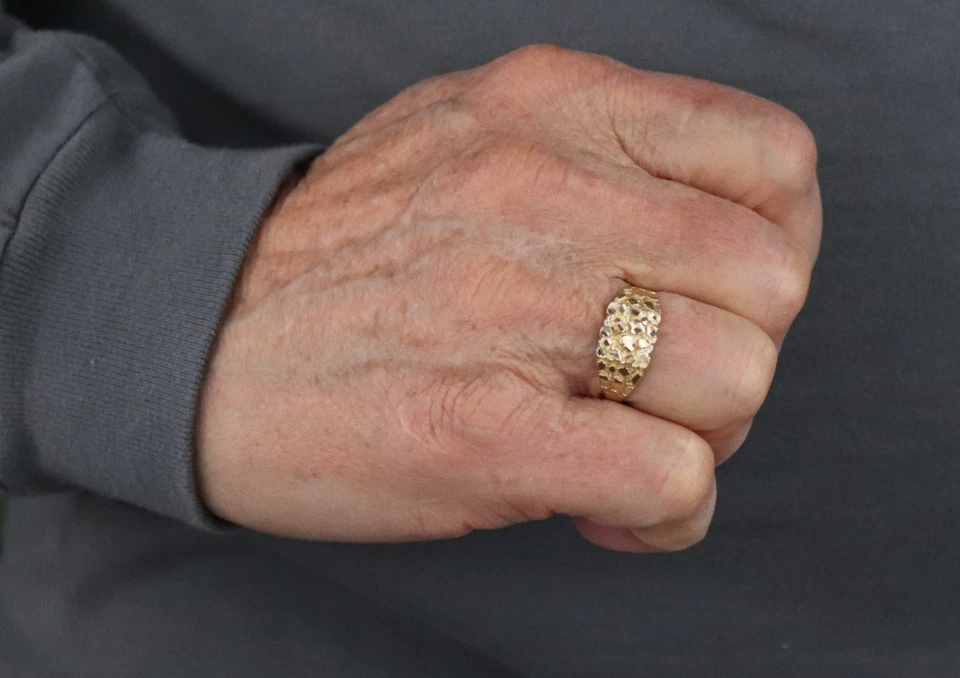 Anillo pepita de oro amarillo de 14k para hombre talla 11 Foto 4 de 4