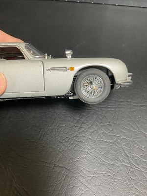 James Bond 007 Aston Martin DB5 - 1:24 DieCast - Silver - By
