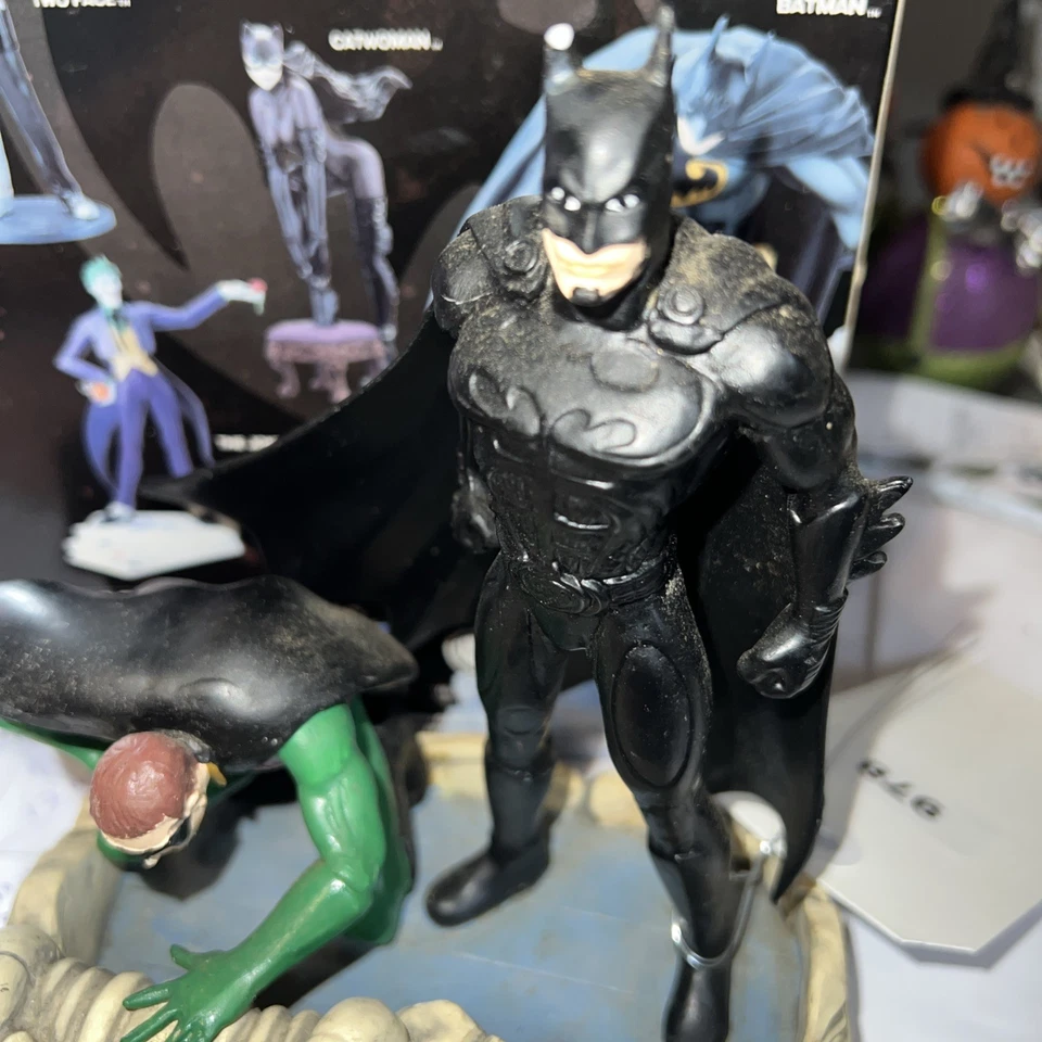 ESTÁTUA LIMITADA VINTAGE BATMAN FOREVER BATMAN & ROBIN COM VISTA PARA GOTHAM 883/5000 - Imagem 3 de 4