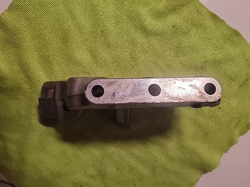 2002 - 2011 TOYOTA CAMRY RIGHT ENGINE MOUNT BRACKET OEM Genuine 12316-0H050 EM Foto 3 de 4