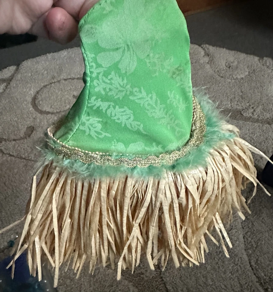 Falda Hula Hawaiana Verde Cubierta Botella de Vino Foto 2 de 3