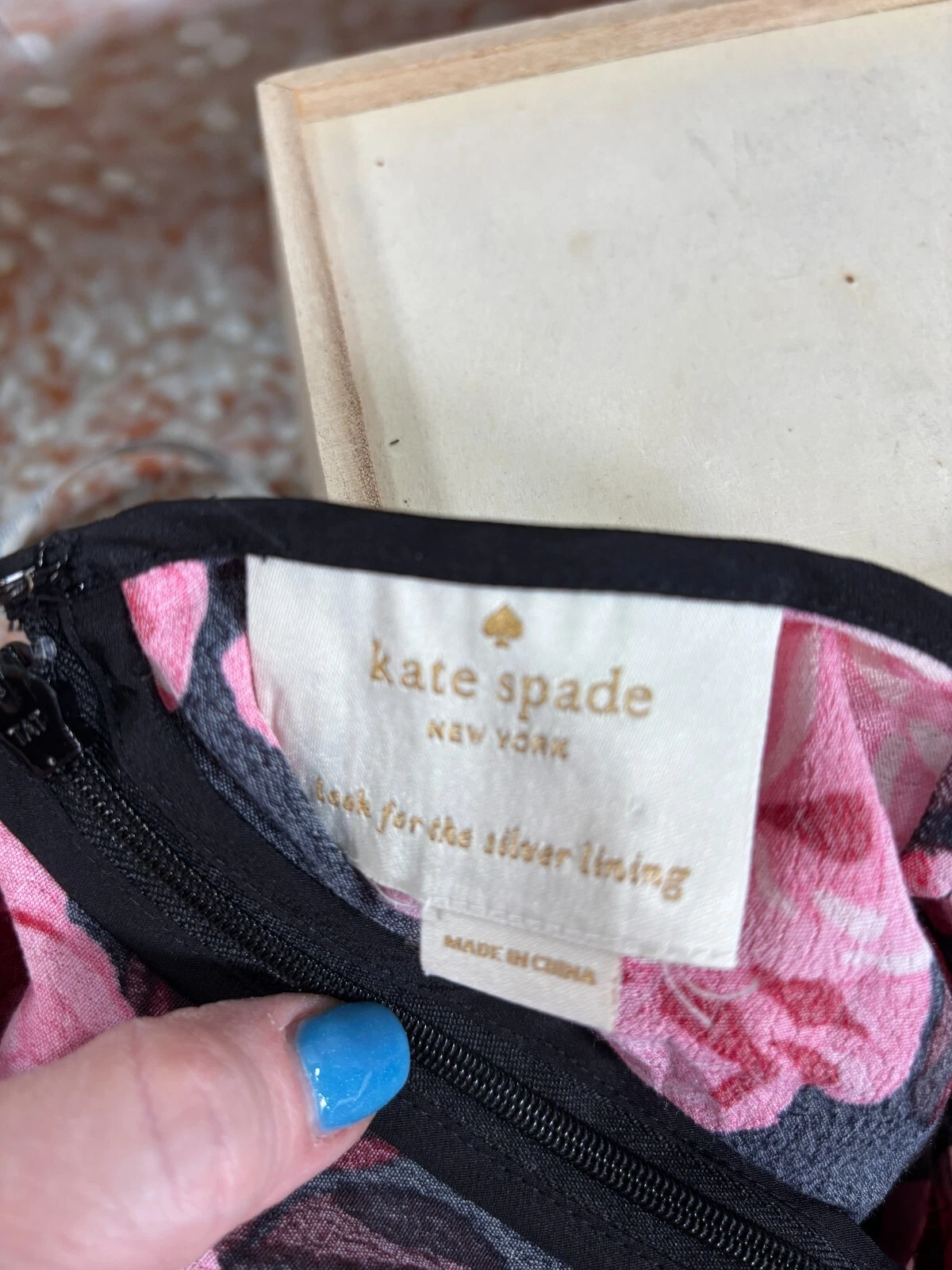 ??L'acquisto aiuta i veterinari Kate Spade abito a tubino nero e rosa rosa con volant taglia M