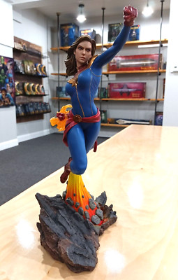 Avengers Assemble Captain Marvel 1/5 Scale Statue (2021) Sideshow New 0002/2000