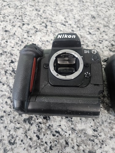 Nikon D D1 Digital SLR Camera - Black UNTESTED AS IS LOT OF 2 - Picture 2 of 10