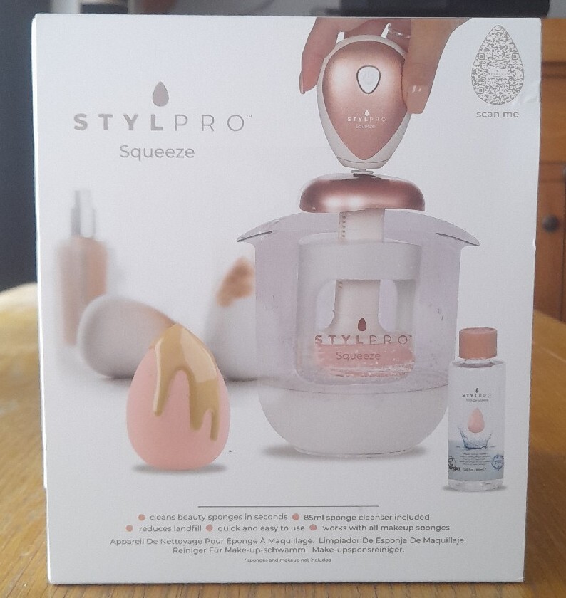 STYLPRO Squeeze Beauty Sponge Cleaner & Sponge Sparkle 85ml Cleanser Fluid