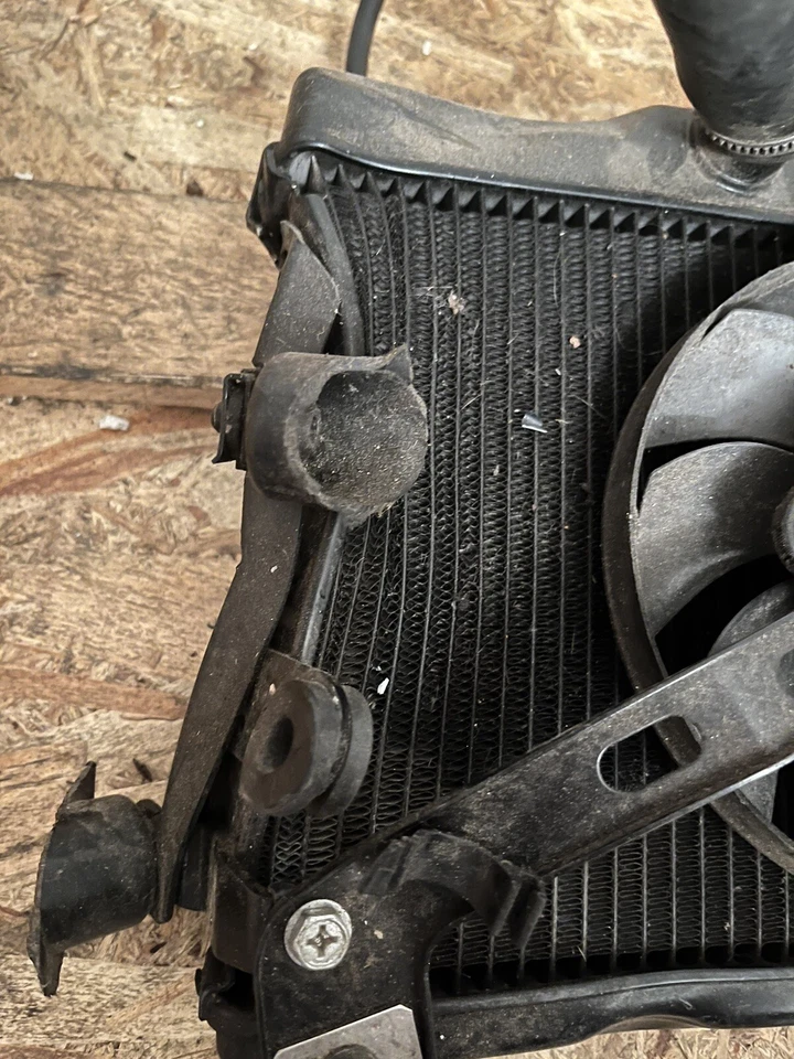 RADIATORE ACQUA ORIGINALE YAMAHA MT 07 2018/19/20 - Imagen 3 de 4