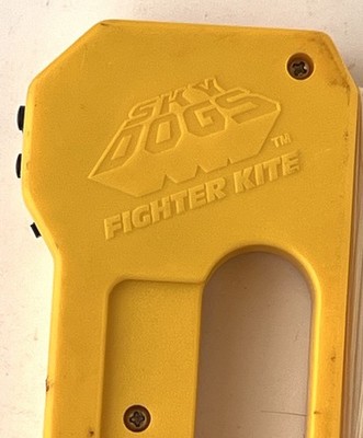 Sky Dogs Fighter Kite String Holder Winder Handle Takes Batteries