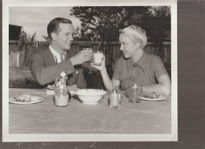8X10 B&W   PHOTO OF-SCENE- ERIC LINDEN AND LADY