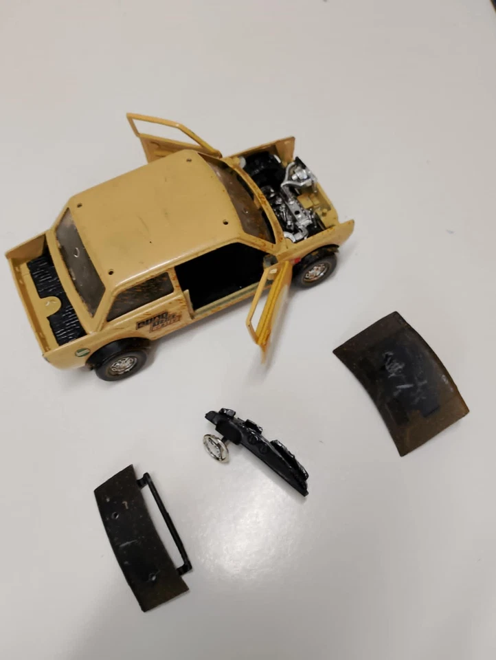 POLISTIL 128 RALLY 1/25 FIAT 128 EAST AFRICAN SAFARI ROTTAME PER RECUPERO PEZZI - Immagine 2 di 4