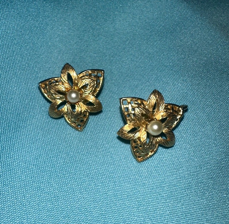Vintage gold toned floral clip earrings with center pearl
