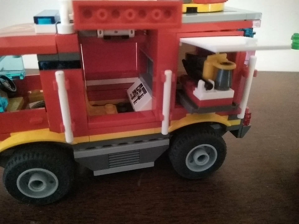 LEGO City 4208 4x4 Fire Truck, foto 4 di 5