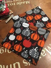 SET OF 2 DOUBLE SIDED POT HOLDERS HANDMADE PUMPKINS ON BLACK NEW