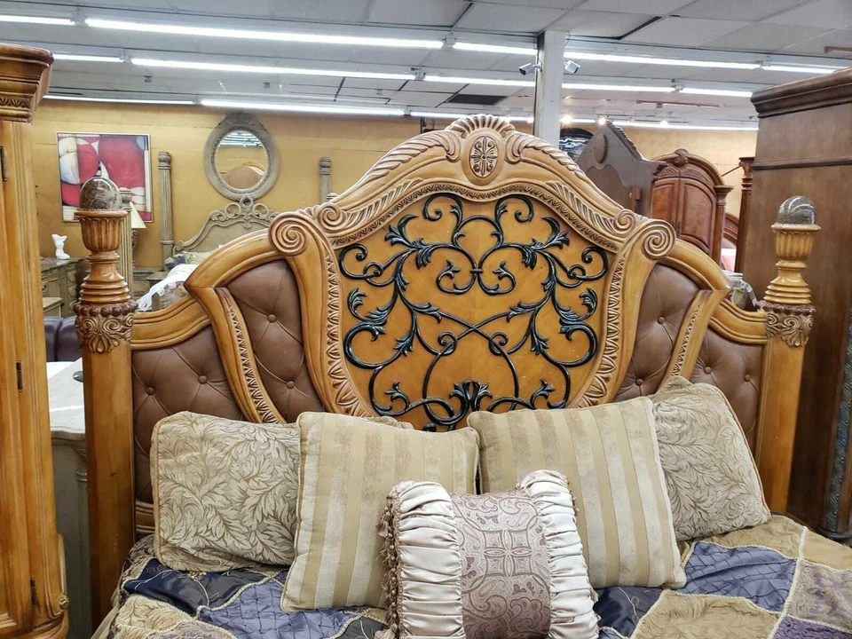 AICO by Michael Amini Trevi 5PC king size bedroom set - Image 2 of 4