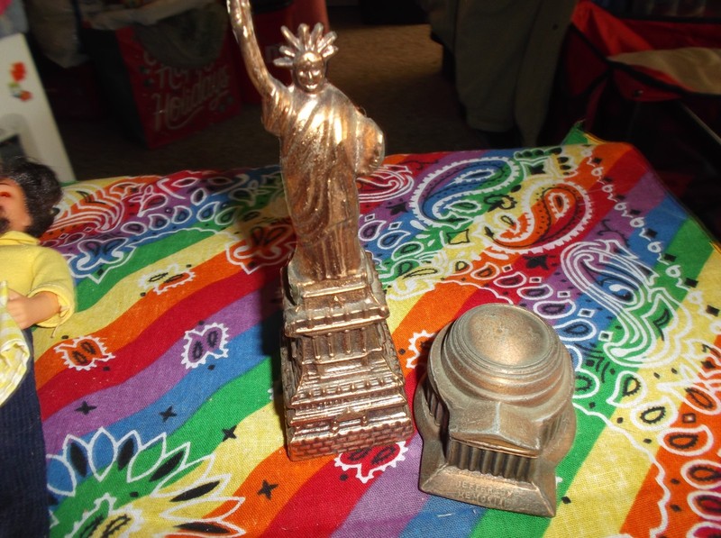 Vintage 1950s Statue of Liberty/Jefferson Memorial Metal Paperweights