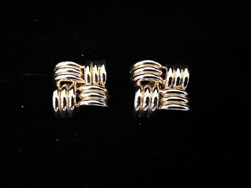 Vintage Liz Claiborne Earings Signed Very Elegant