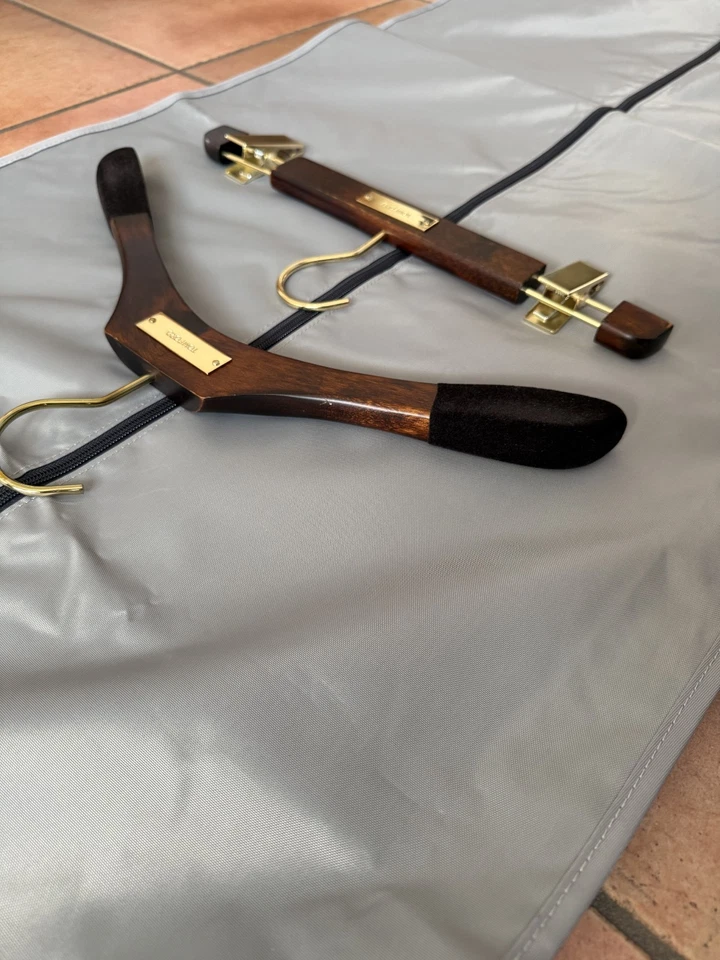 Porta abiti  dust bag TOM FORD originale 60*120,  2 grucce confezione lusso - Image 4 of 4