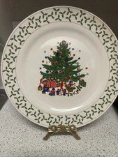 Set Of SIX Housewares International Christmas Tree & Holly Dinner Plates 10.25"