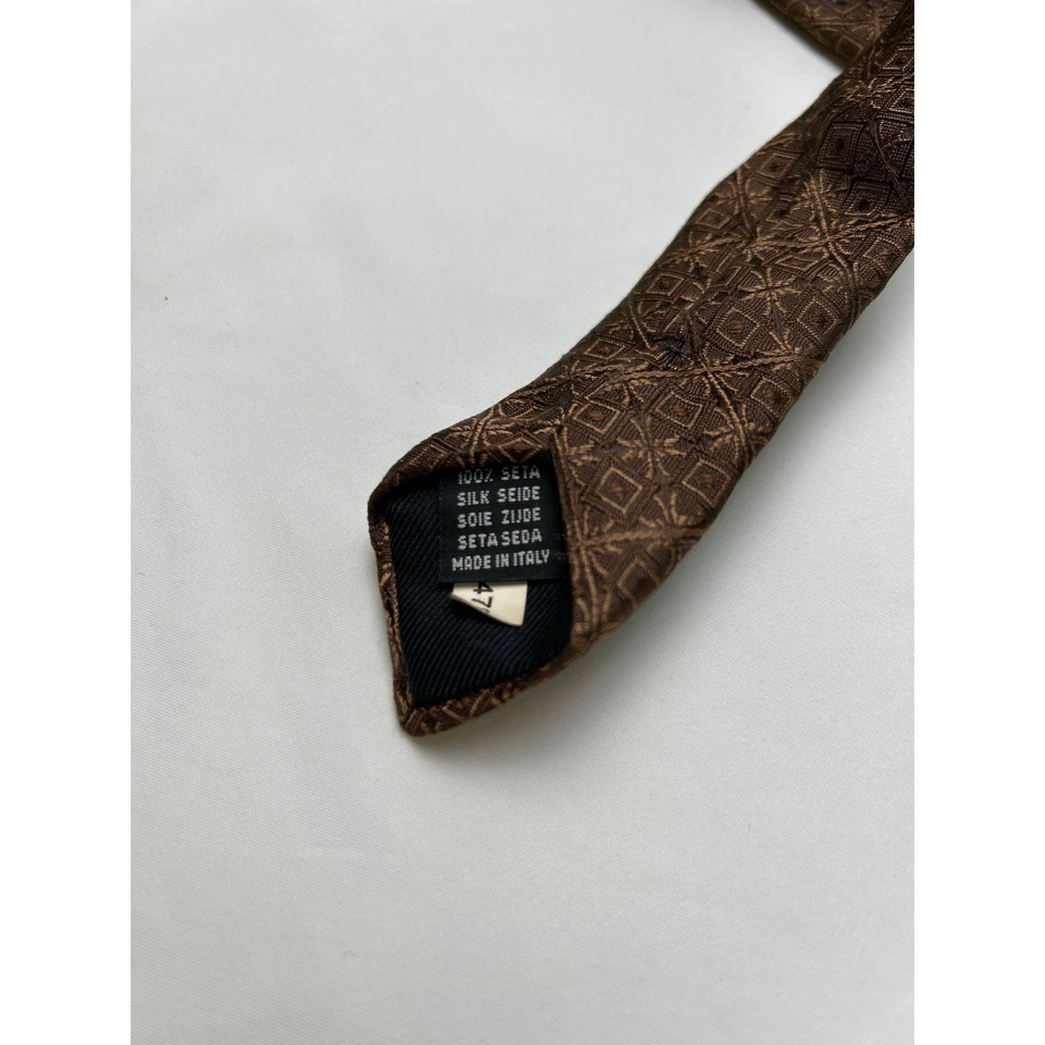 Gravata de seda masculina Marco Cellini marrom padrão geométrico feita à mão na Itália - Imagem 3 de 4