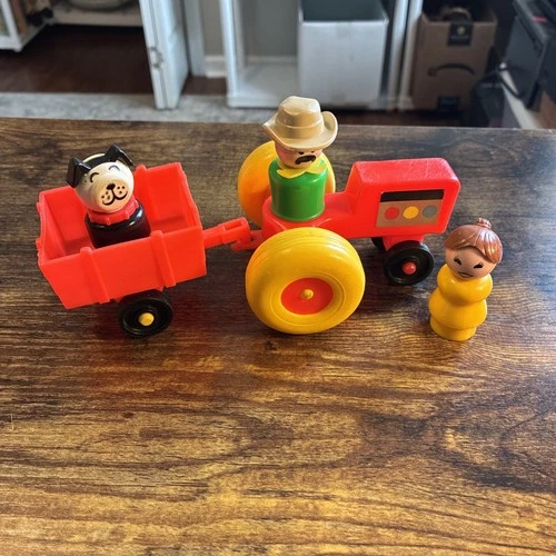 Vintage Fisher Price Little People FARM Lot Tractor Wagon  Farmer Wife and dog