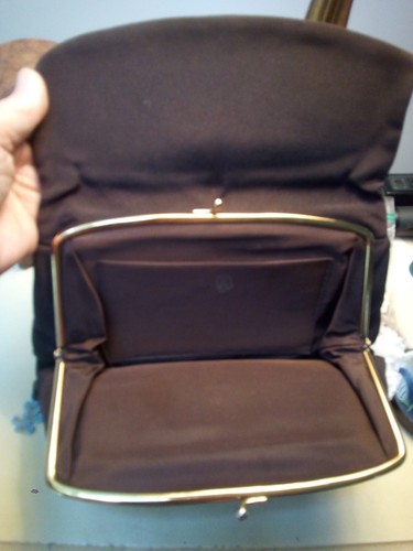 CLUTCH PURSE * Virginia Art* Brown Envelope ~ Gold kiss Closure~1 Inner Pocket - Picture 2 of 11