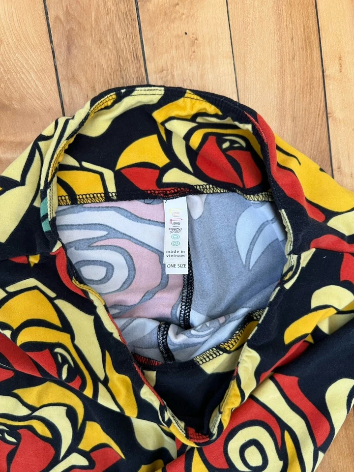 Leggings LULAROE OS Disney Inspirados en La Bella y la Bestia Rosas Amarillas y Rojas  Foto 3 de 3