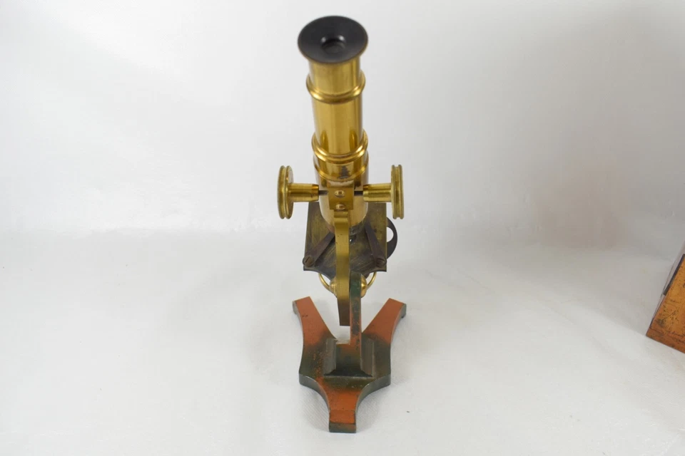ANCIEN MICROSCOPE EN LAITON DANS SON COFFRET DE RANGEMENT EN NOYER XIXe SIECLE - Photo 4/4