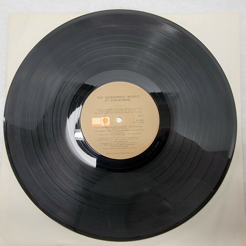 The Wonderful World of Christmas - 1975 Capitol Records - SL-8000 Vinyl - Picture 5 of 11