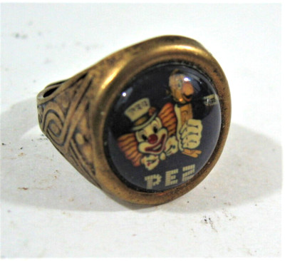 Vintage Pez Candy - Peter Pez Adjustable Ring Gumball Vending Machine Prize